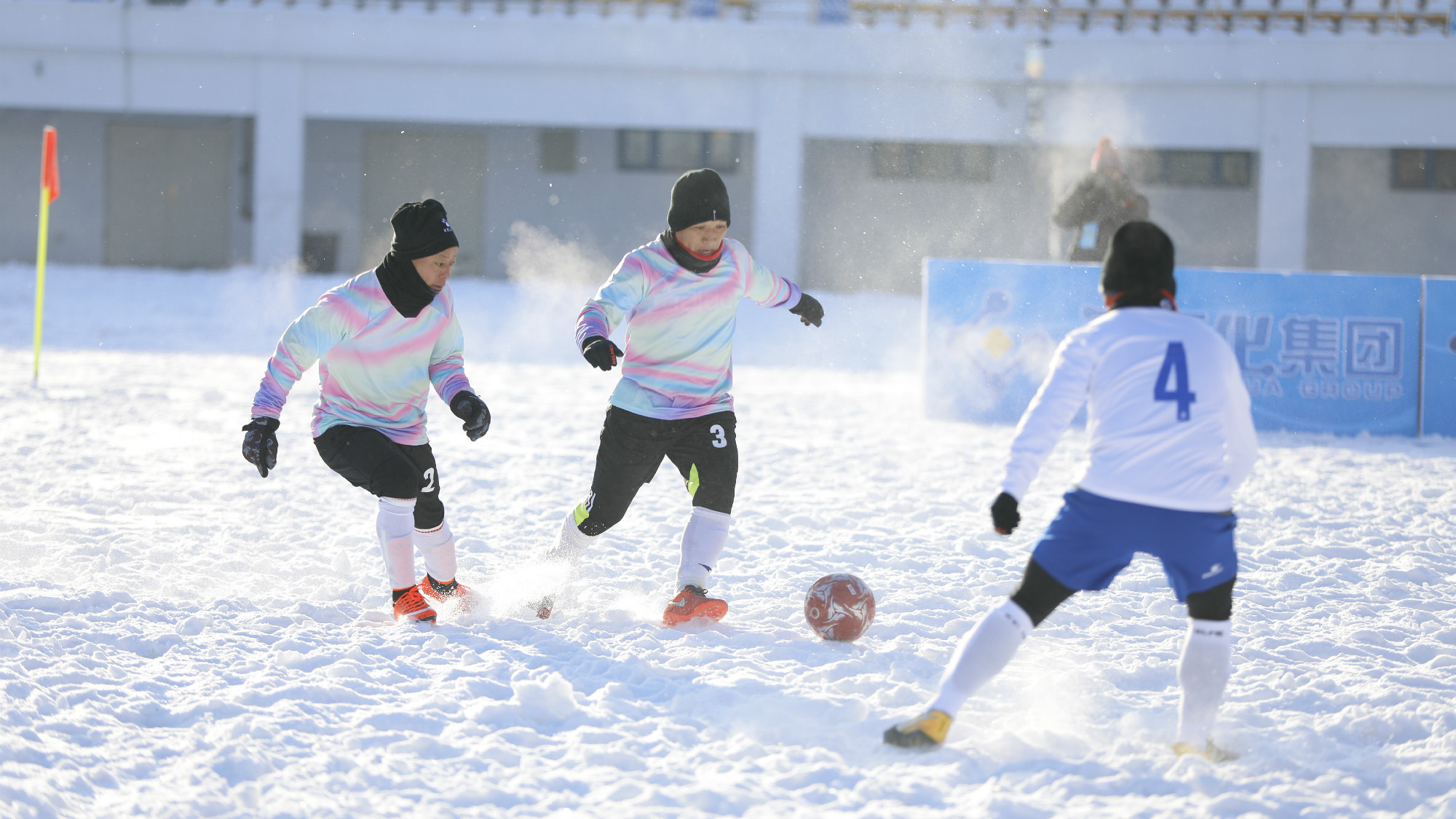 “十四冬”雪地足球比賽圖片集錦