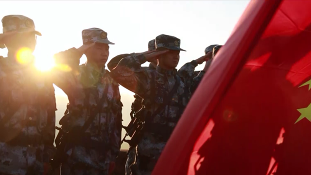 空軍官兵致敬偉大祖國：守衛(wèi)歲月安好，捍衛(wèi)每寸山河