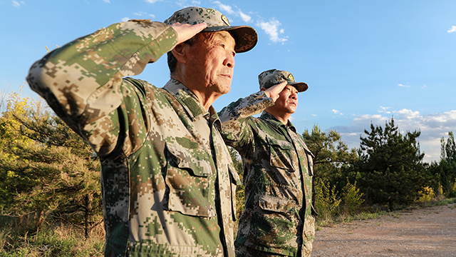 “立正！”將軍下達(dá)命令 百萬“雄兵”精神抖擻