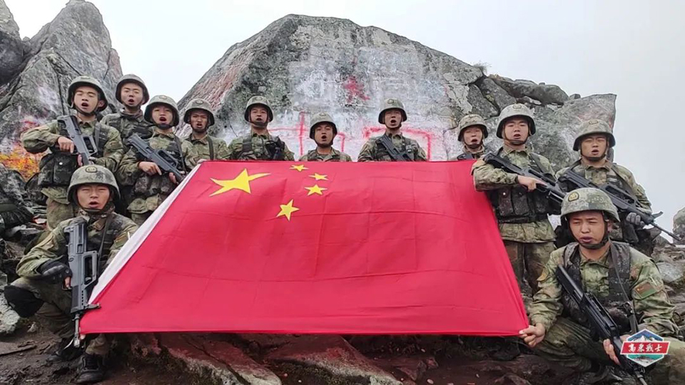 迎國(guó)慶，守平安！邊防官兵在巡邏戰(zhàn)位為祖國(guó)慶生