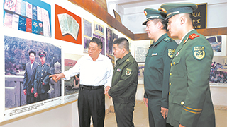 情暖軍烈屬丨軍地聯(lián)合給“新時(shí)期英雄戰(zhàn)士”李向群父母拜年