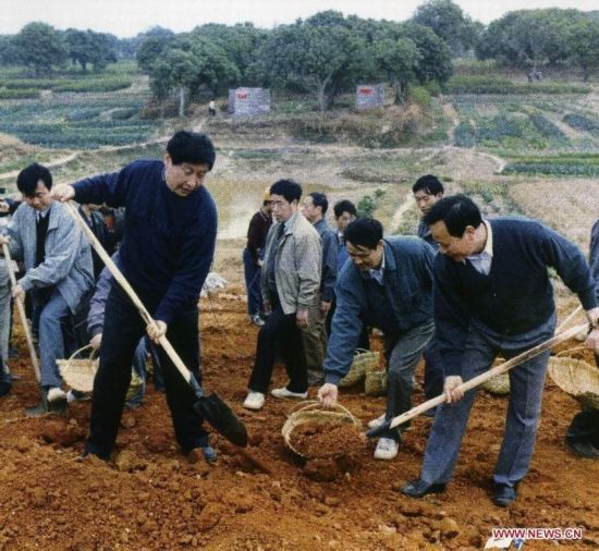 習(xí)近平彭麗媛恩愛(ài)家庭照片曝光