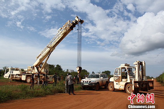 聯(lián)合國一公務(wù)車失事側(cè)翻中國維和部隊緊急救援